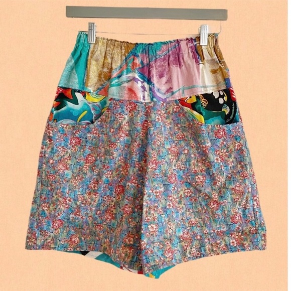 Vintage 80's colourful multi print shorts - Picture 2 of 8